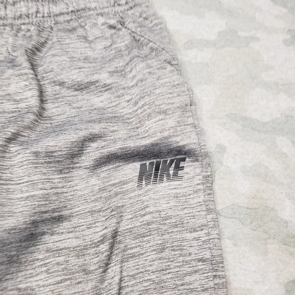 Nike Pants Youth XL Gray Dri-Fit Pockets Drawstring Gym Running Outdoors Fleece‎
